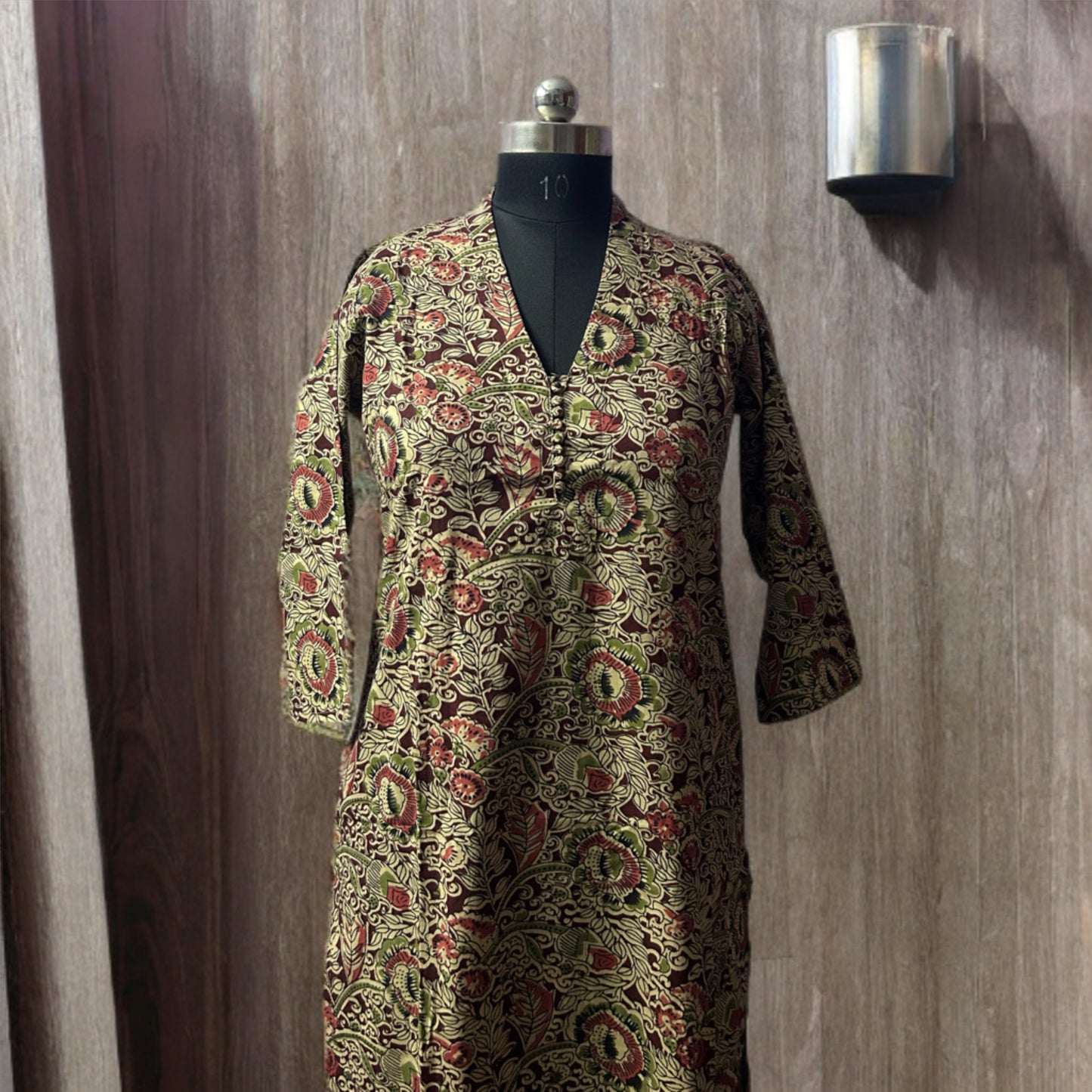 Lightweight Cotton Salwar Suit with Dual Tone Dupatta & Pant | V-Neck | 3/4 Sleeves β Threads & Twirls