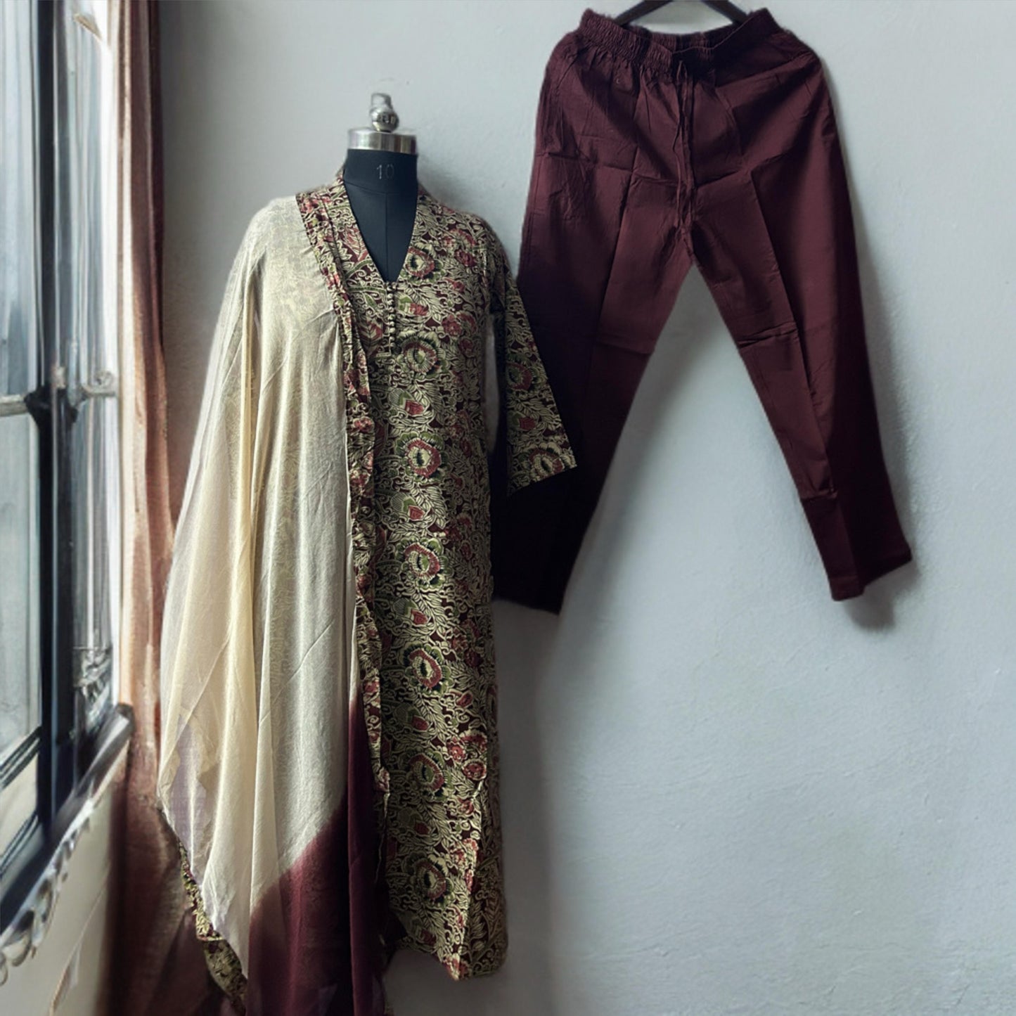Lightweight Cotton Salwar Suit with Dual Tone Dupatta & Pant | V-Neck | 3/4 Sleeves β Threads & Twirls
