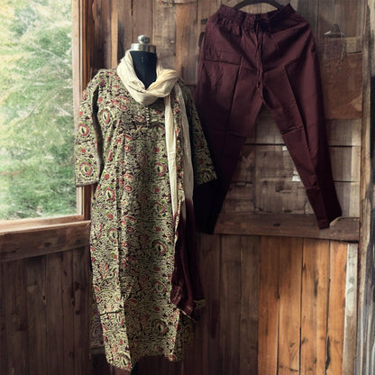 Lightweight Cotton Salwar Suit with Dual Tone Dupatta & Pant | V-Neck | 3/4 Sleeves – Threads & Twirls