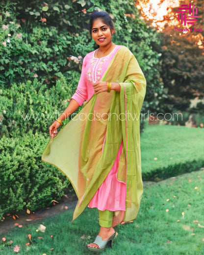 Pink Mul Chanderi Kurta Set with Green Pant and Dupatta | Threads & Twirls