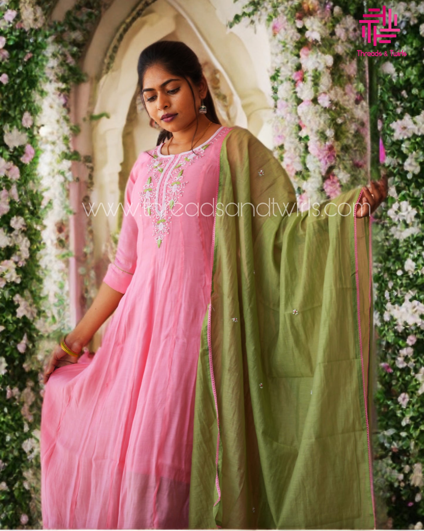 Pink Mul Chanderi Kurta Set with Green Pant and Dupatta | Threads & Twirls