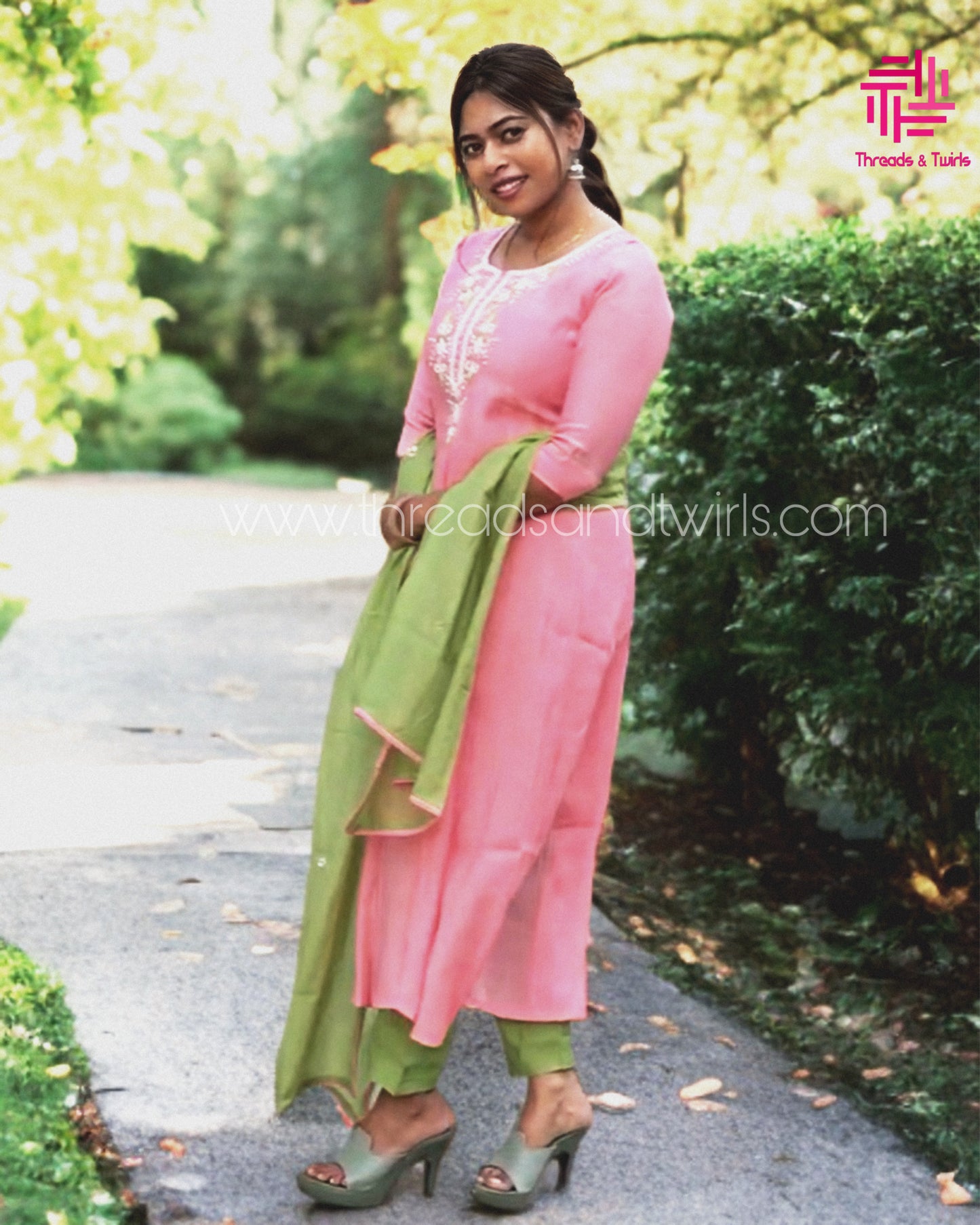 Pink Mul Chanderi Kurta Set with Green Pant and Dupatta | Threads & Twirls