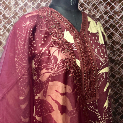 Maroon Beige Printed Cotton Kurta Pant Set with Embellished Yoke and Net Dupatta – Elegant Ethnic Wear