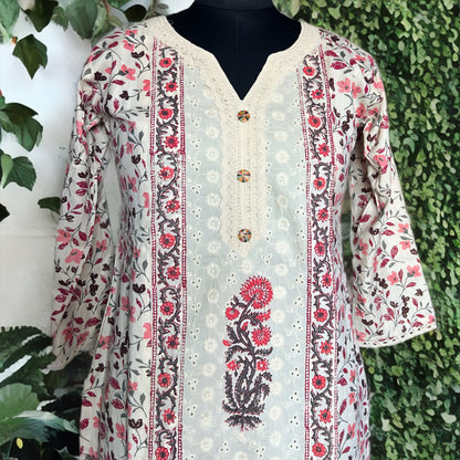 Elegant White Floral Cotton Salwar Suit with Hakoba Detailing – Dupatta & Pant Set | Threads & Twirls